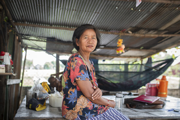 une femme cambodgienne dont la fille a été mariée de force