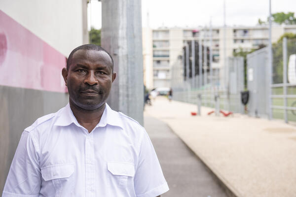 Félicien, 48 ans, électrotechnicien arrivé du Rwanda en 2019 et demandeur d’asile : « Quand on est arrivés en France, on mangeait n’importe quoi. Maintenant, je fais très attention, on mange moins de viande, on consomme moins. »