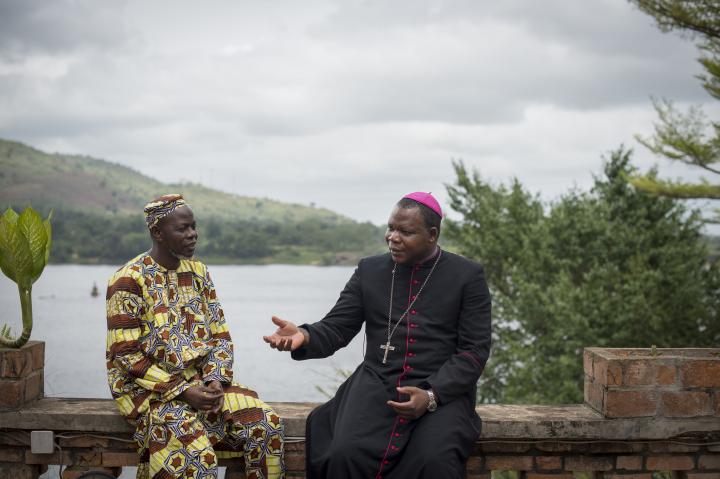 l’archevêque de Bangui, Mgr Dieudonné Nzapalainga, et le président de la communauté islamique centrafricaine, l’imam Oumar Kobine Layama, 