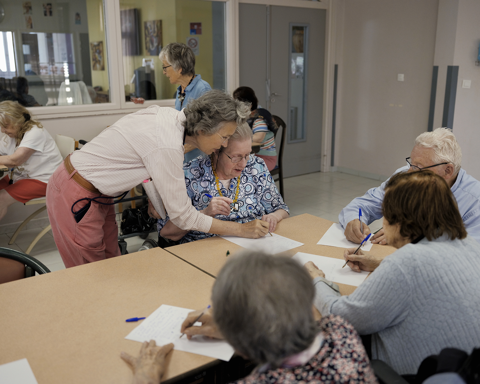 À Rabastens, dans le Tarn, les bénévoles de l’association proposent aux résidents de l’EHPAD des ateliers manuels