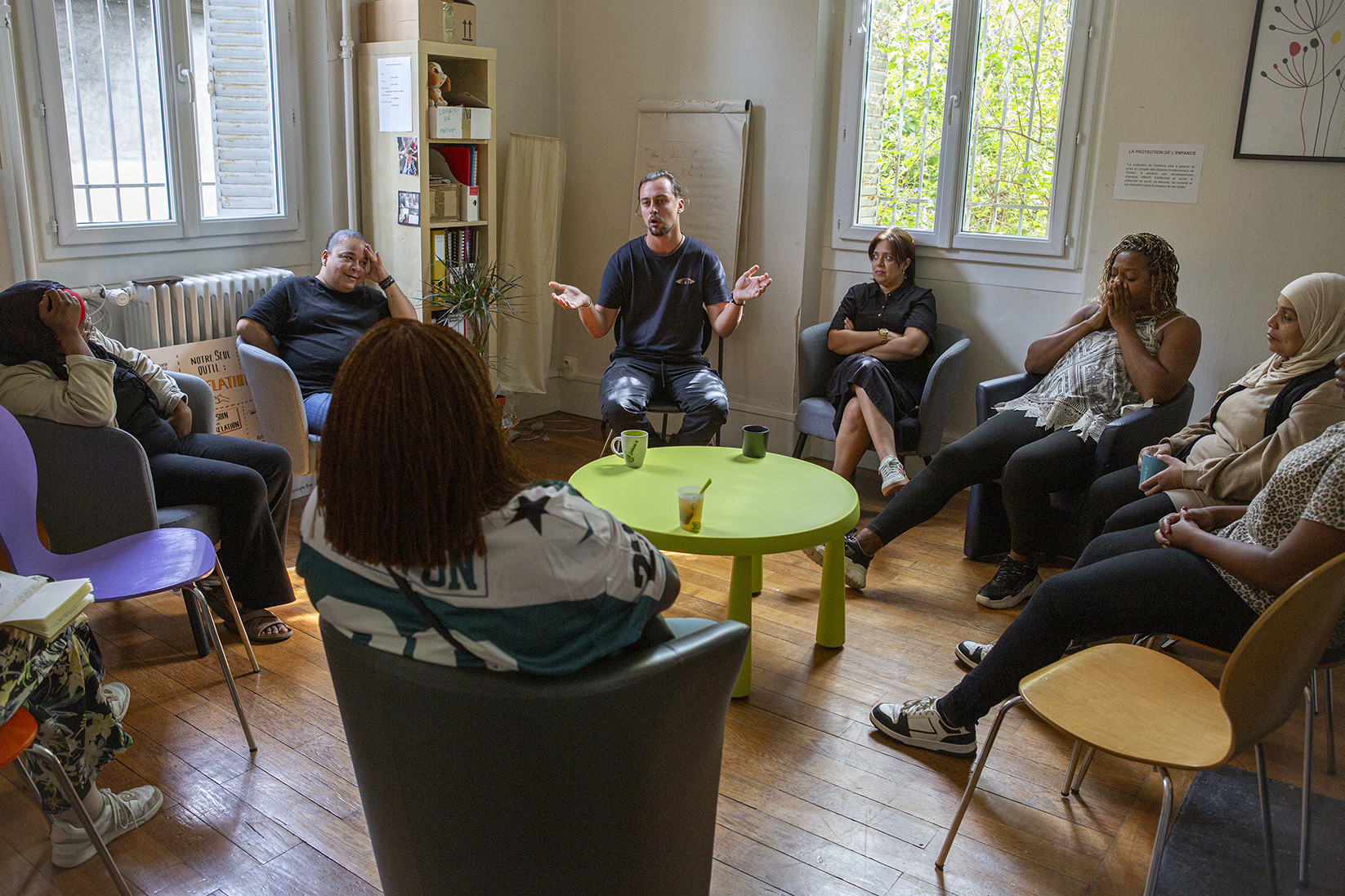 un groupe de parole de femmes réunies en cercle