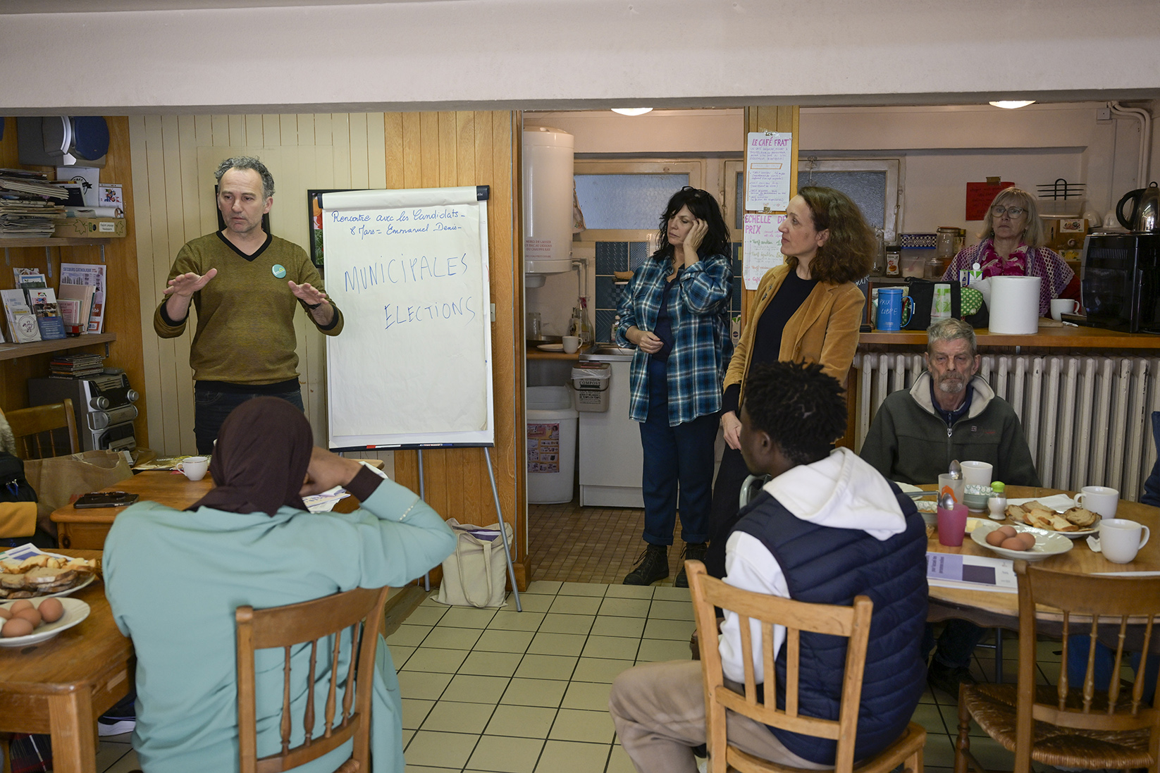 rencontre dans le cadre des municipales à Tours, au Secours Catholique