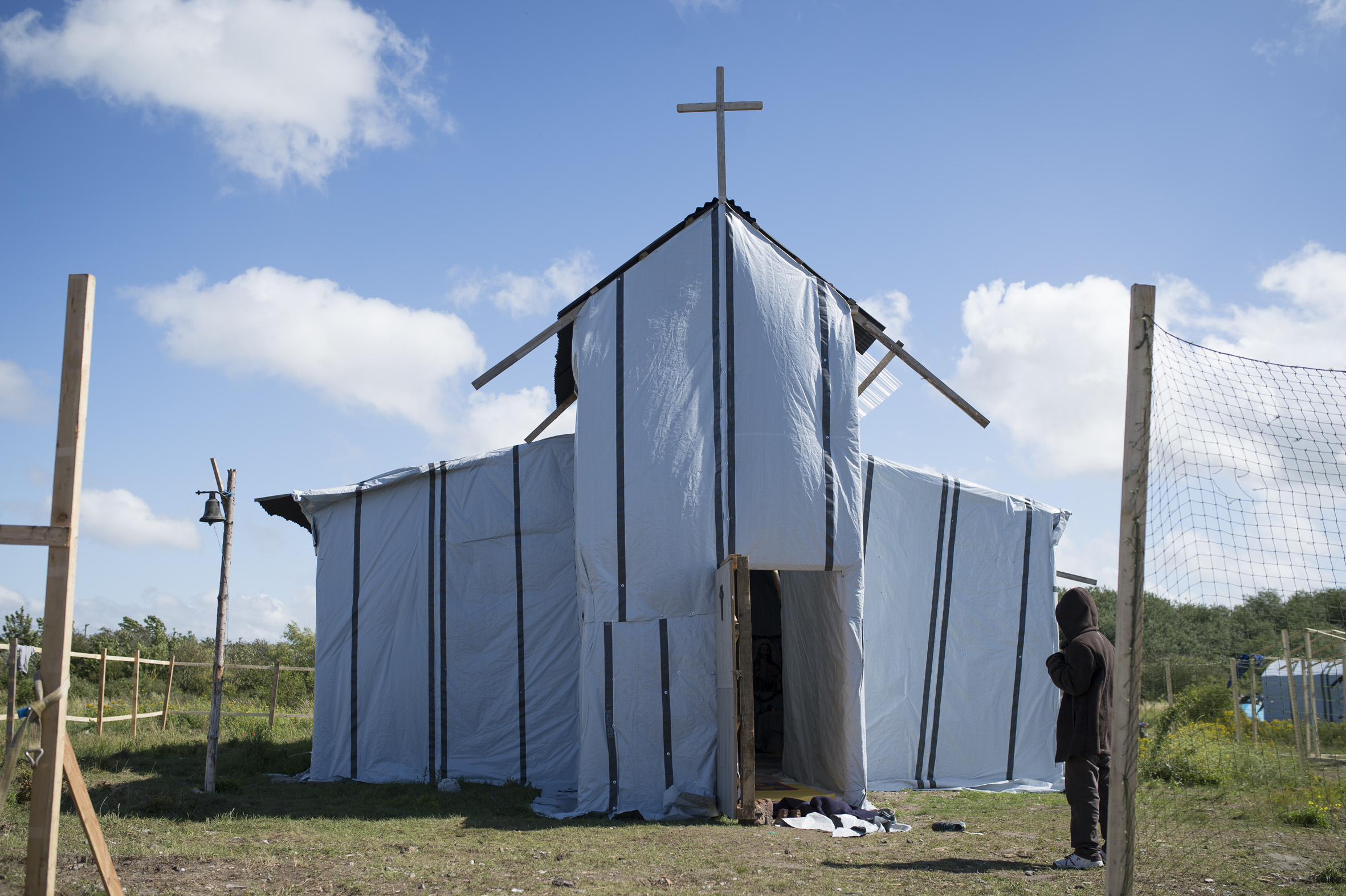 Le plus bel édifice est sans doute cette église dont le clocher culmine à plus de cinq mètres, érigée par des Érythréens, non loin des épiceries et restaurants afghans.