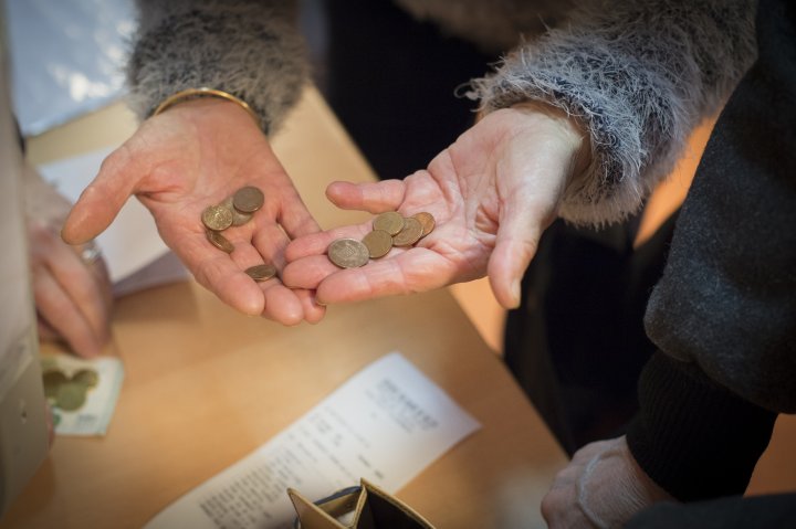 INCLUSION BANCAIRE : « LES BANQUES DOIVENT MIEUX IDENTIFIER LEUR CLIENTÈLE FRAGILE »