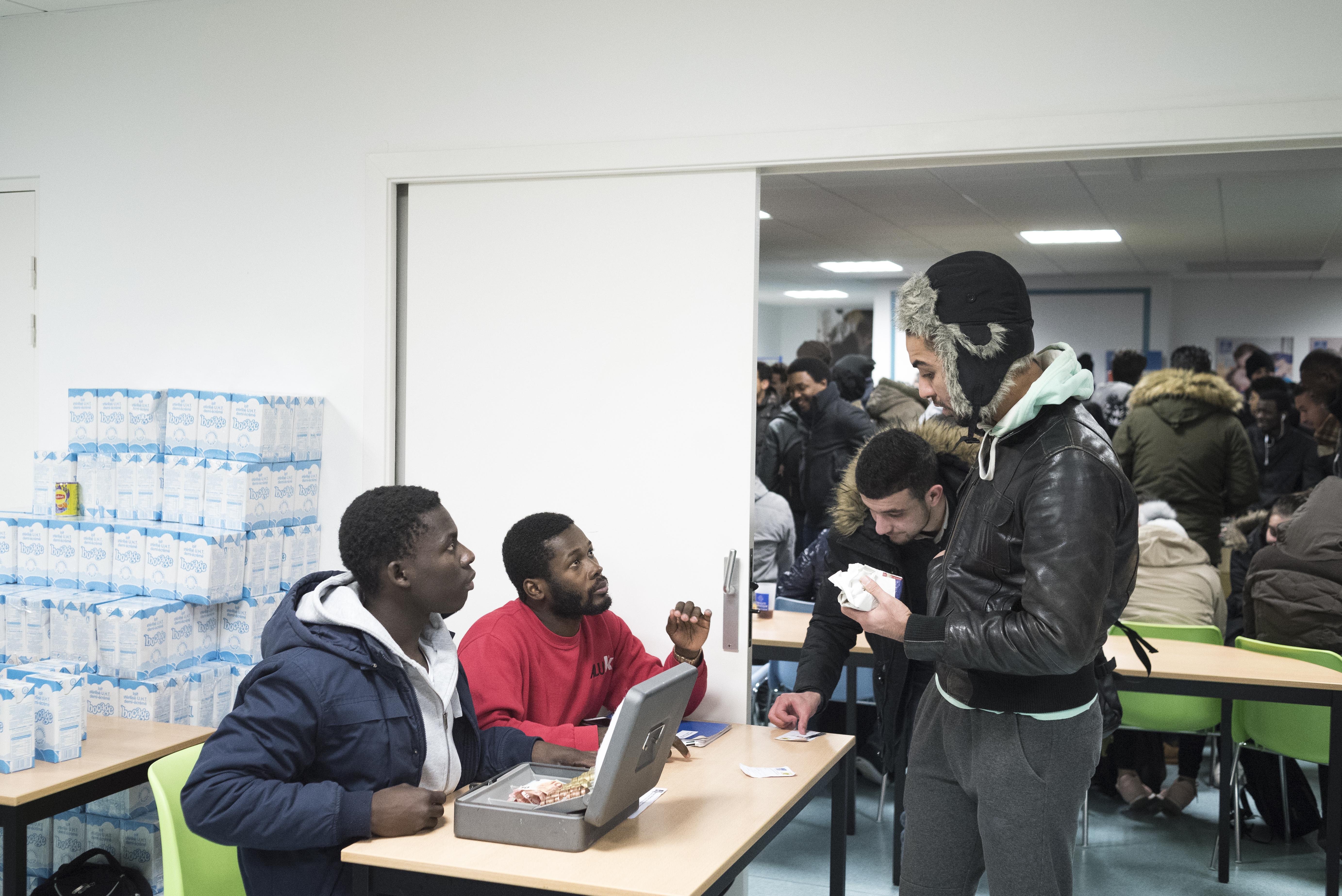 L'aide alimentaire est assurée par l'aumônerie des étudiants.