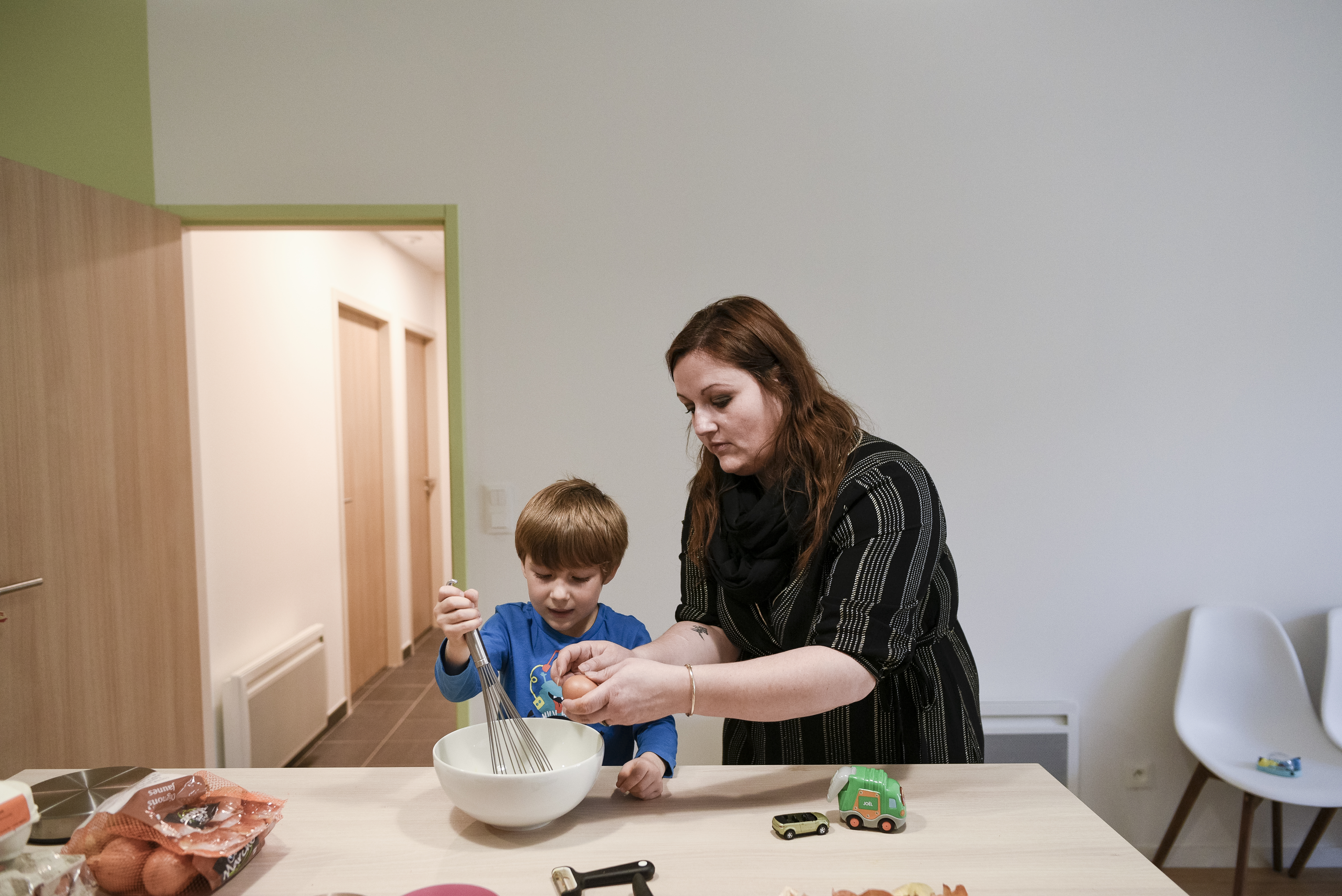 Être femme, mère et seule à élever ses enfants, c’est cumuler les obstacles à l’insertion dans le monde du travail. Pour sortir de l’impasse, accéder à un mode de garde et à une formation est primordial.