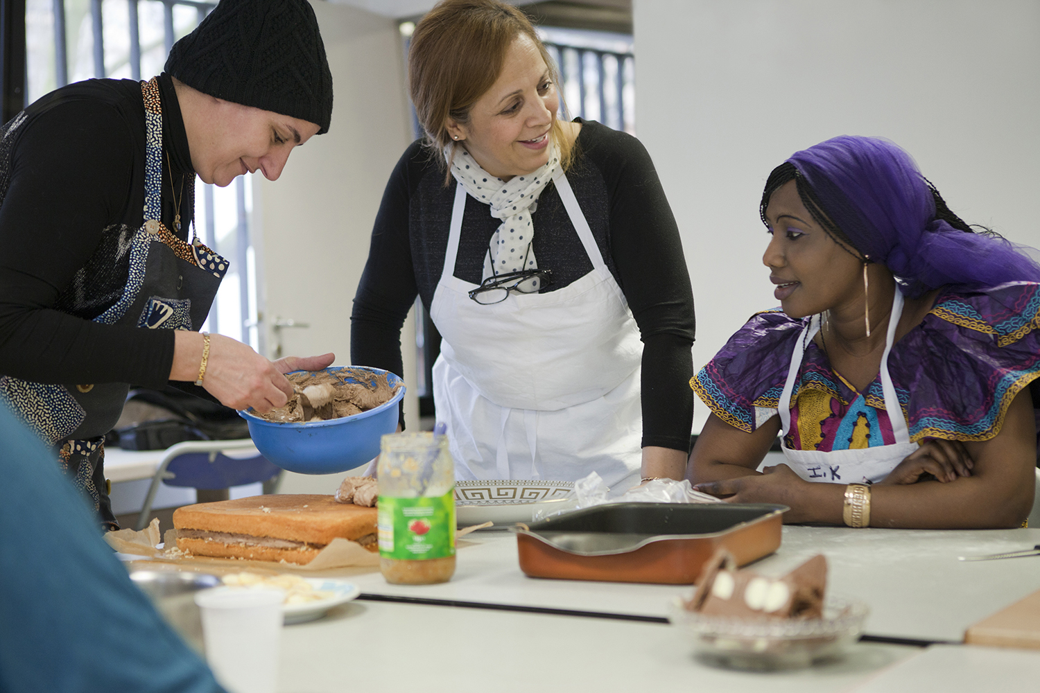 Des femmes cuisinent