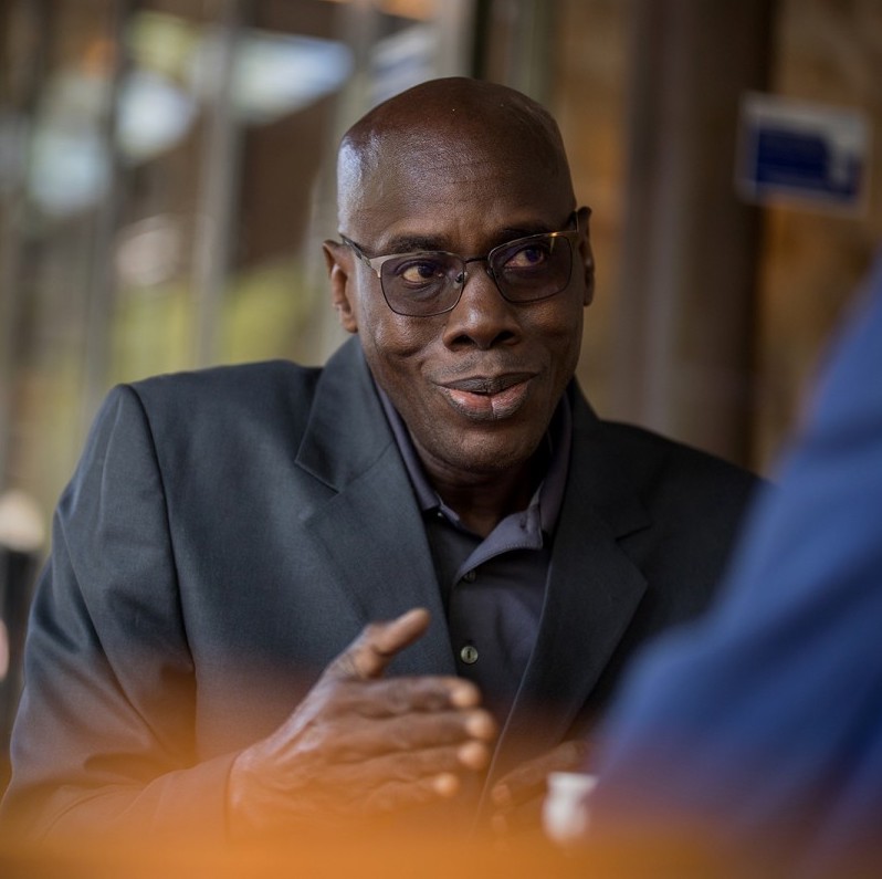 Boubacar Seck en pleine conversation