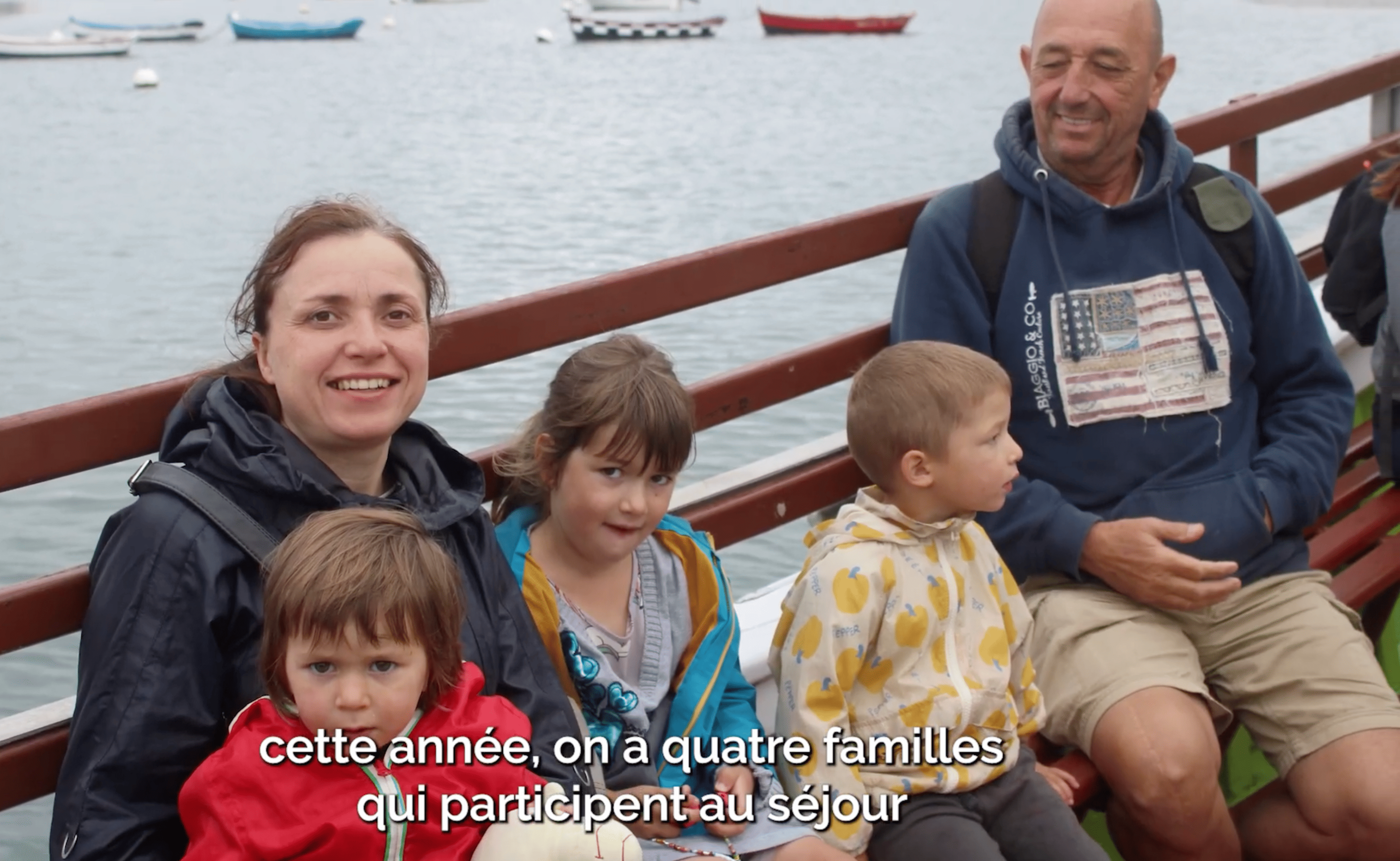 une famille en vacances en bretagne grâce au secours catholique