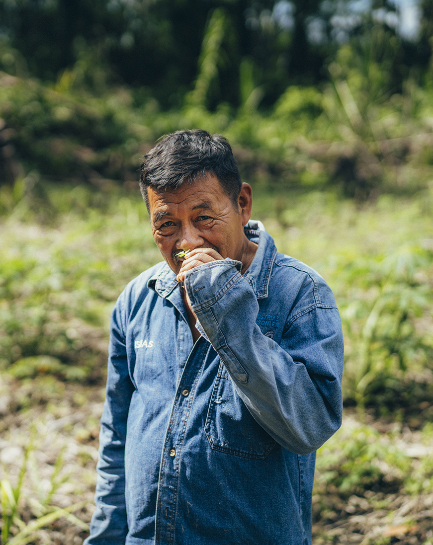 un habitant de la forêt amazonienne