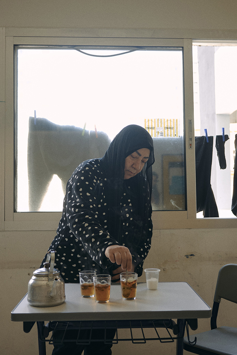 Une femme réfugiée dans un lycée de Beyrouth