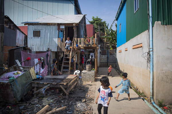 Dans un bidonville de Phnom Penh