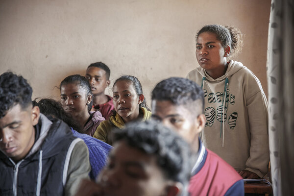 une élève en classe antsirabe madagascar