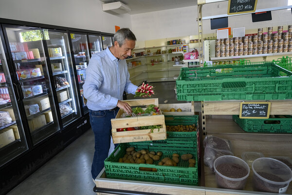 Installation de l'étalage à fruits et légumes