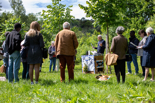 cérémonie interreligieuse dans la nature
