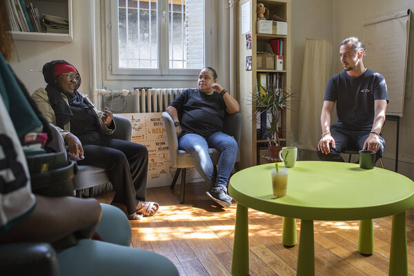 temps d'échange entre parents à la Maison des familles