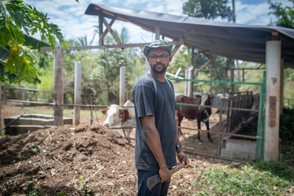 Un éleveur sur son exploitation