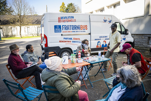 participants autour du Fraternibus