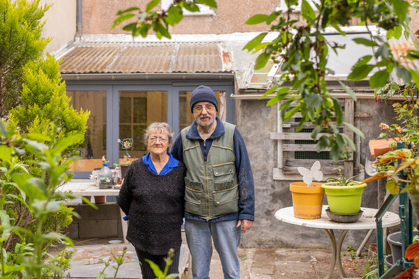 Bernadette et Jacques dans leur jardin 