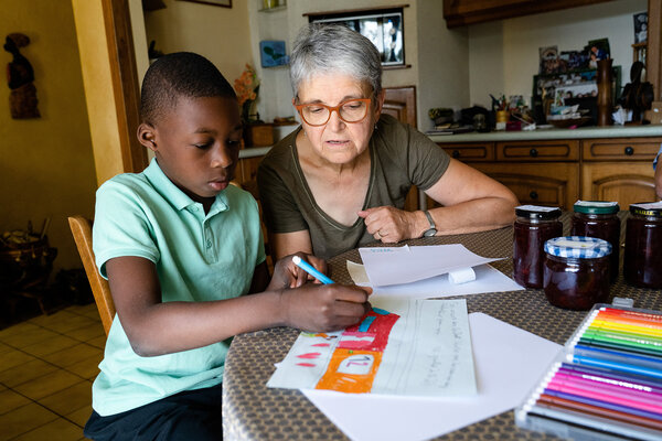 Isabelle et Oumar dessinent 