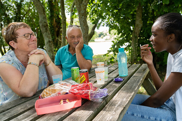 Le petit groupe prend le goûter 