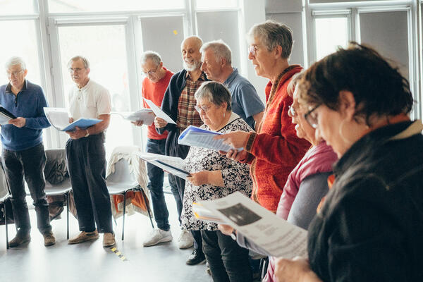 Participants à un atelier culture de l'association "Dis-moi"