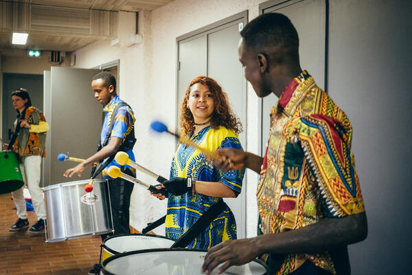 Participants à un atelier culture de l'association "Dis-moi"