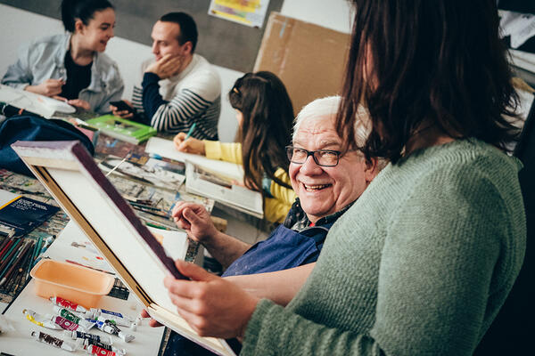 Participants à un atelier culture de l'association "Dis-moi"