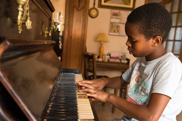 Georges au piano.