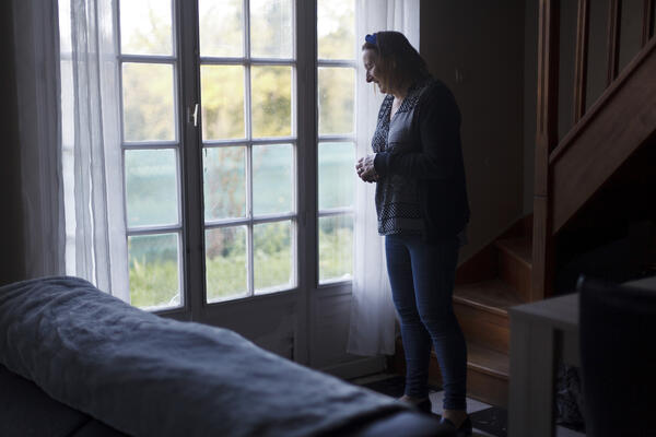 Carole Duforestel, dans sa maison de Milly- sur-Thérain, dans l'Oise.