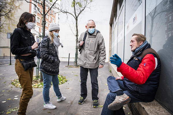 Bénévoles en tournée de rue à Paris.