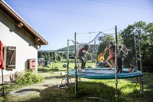 Le trampoline du gîte est très apprécié.