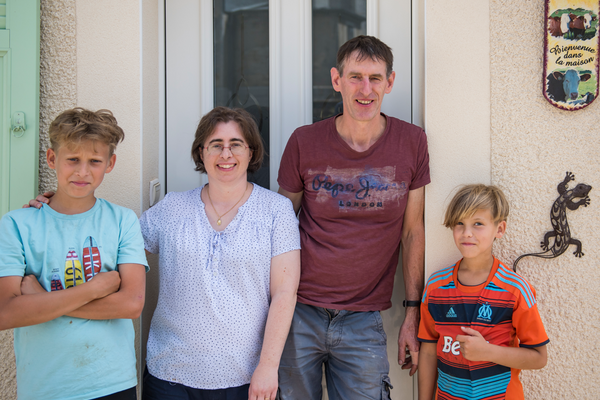 Marcel, Prisca et les deux enfants accueillis pour les vacances.