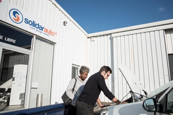 Le garage solidaire Solidarauto 37, à Joué-les-Tours.