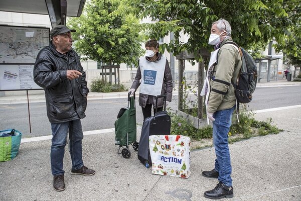 Une tournée de rue à Avignon.