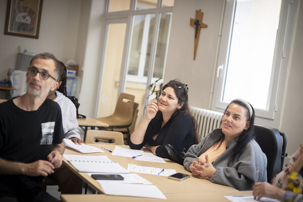 Adelina, 31 ans, suit son premier cours de FLE