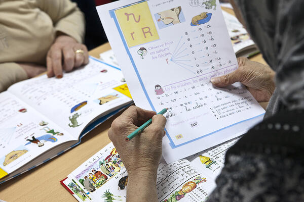 Gladys propose aussi des cours d’alphabétisation à ceux et celles qui ne savent pas écrire et lire.