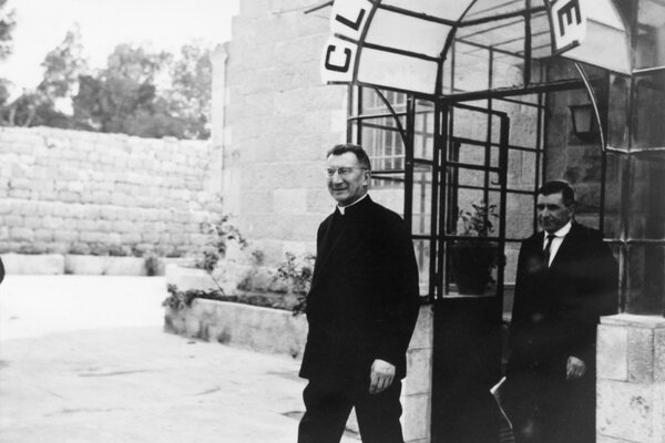 1964 : à la demande de Paul VI, le Secours Catholique ouvre à Jérusalem la Maison d’Abraham destinée à l’accueil des pèlerins pauvres de toutes religions.