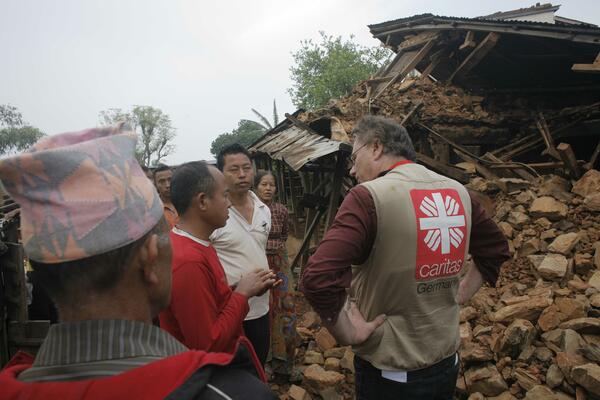 Après le séisme de magnitude 7,8 qui a frappé le Népal et l'Inde le 25 Avril 2015, Caritas et ses partenaires locaux mobilisent leur réseau et les secours nécessaires dans les zones touchées.