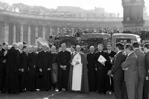 Élu président de Caritas Internationalis en 1965 (qu’il a largement contribué à faire émerger), le Secrétaire général du Secours Catholique mobilise le réseau international pour répondre à la violente famine qui touche l’Inde au mois de février 1966