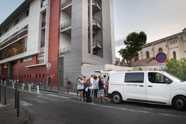 la maraude du Secours Catholique dans les rues de Marseille