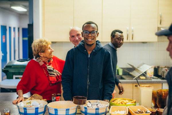 bénévoles et accueillis à la Halte de Bordeaux