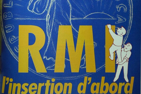 1988 : le Secours Catholique se mobilise aux côtés de l’État pour la mise en place du Revenu minimum d’insertion. Le numéro de la revue Messages du mois de février 1989 le porte à sa une en rappelant que dans RMI l’important est surtout le I d