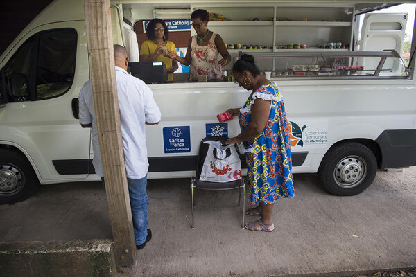 Une épicerie solidaire itinérante en Martinique