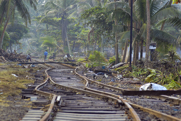 Le 26 décembre 2004, un tsunami provoque 220 000 morts sur les rivages de l’Asie du sud-est provoquant un émoi et une générosité sans précédent. 