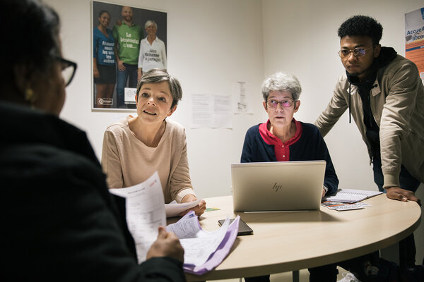 bénévoles atelier numérique Aix -en-Provence