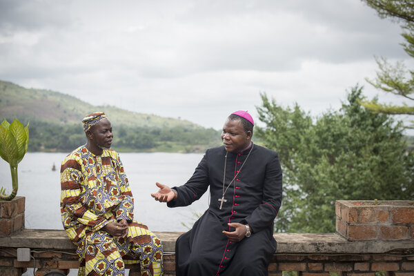 Mgr Dieudonné Nzapalainga, archevêque de Bangui, directeur de Caritas Centrafrique  et l’Imam Kobine, ont initié la Plateforme inter-religieuse de Bangui.