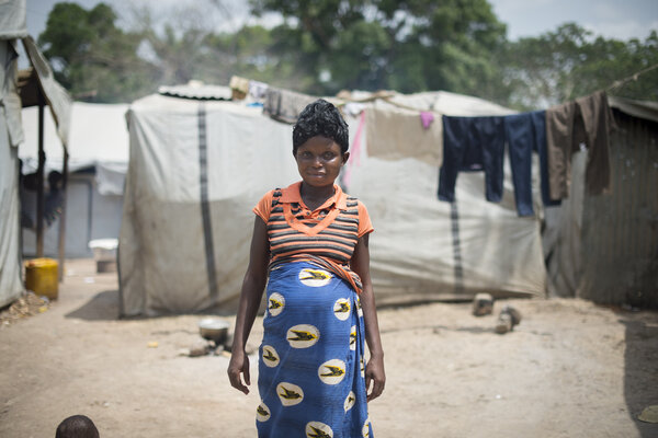 Au plus fort de la crise, le camp Joseph Mokassa, à Bangui, a accueilli plus de 23 000 déplacés. Aujourd’hui, 3 000 personnes y vivent encore. Chrétiens et musulmans s’y côtoient.