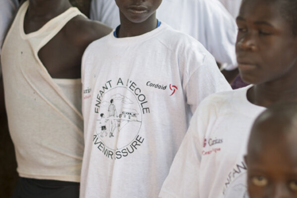 Caritas Bangui, en lien avec une association centrafricaine ACPED et UNICIEF, travaille à démobiliser les enfants associés aux groupes armés. 