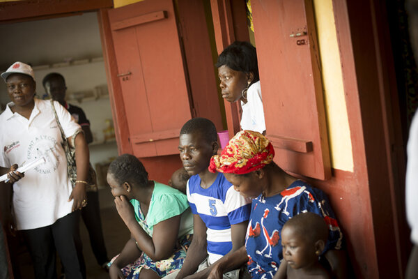 Le centre de santé de Bogoula a été en partie détruit lors des violentes attaques subies par le village. La Caritas Bangui l'a réhabilité, toujours avec l’aide du Secours Catholique.